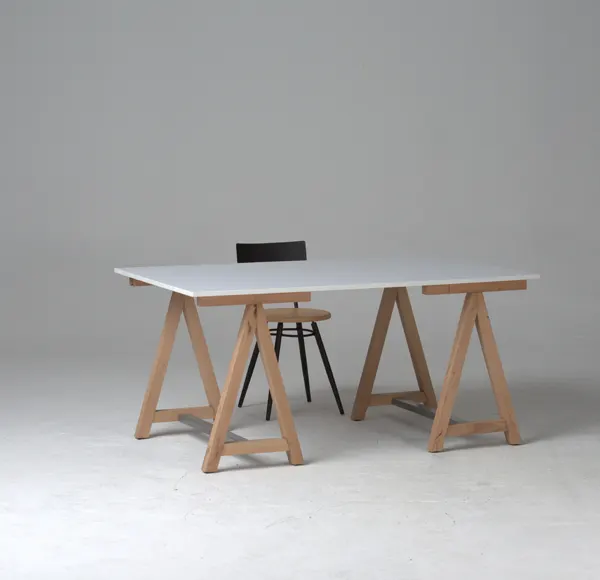 TABLE TRETEAU